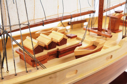 Barco modelo Bluenose II de 33" de madera maciza marrón pintado a mano