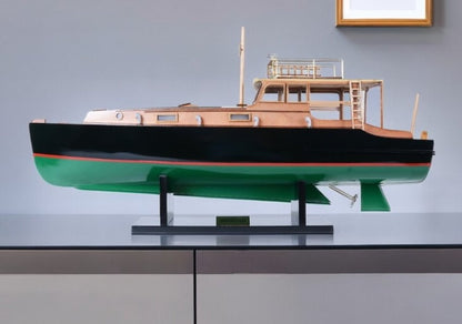 Barco pesquero Pilar Hemingway de 15" de madera maciza negra y verde, pintado a mano, modelo 1934