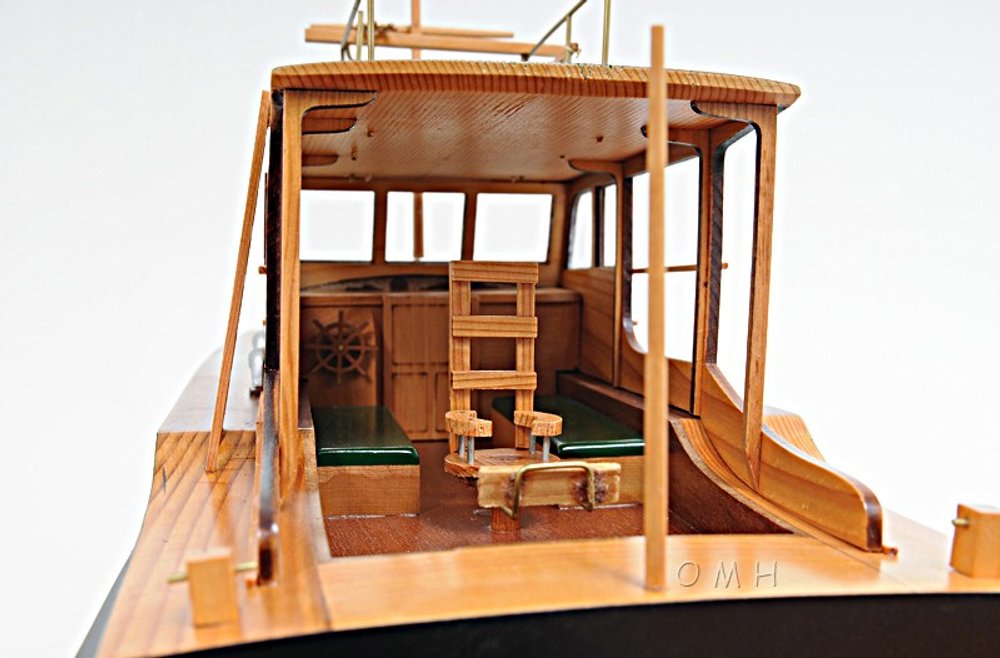 Barco pesquero Pilar Hemingway de 15" de madera maciza negra y verde, pintado a mano, modelo 1934