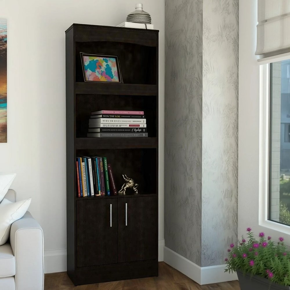 Librería de tres niveles de madera gris claro de 71" con dos puertas