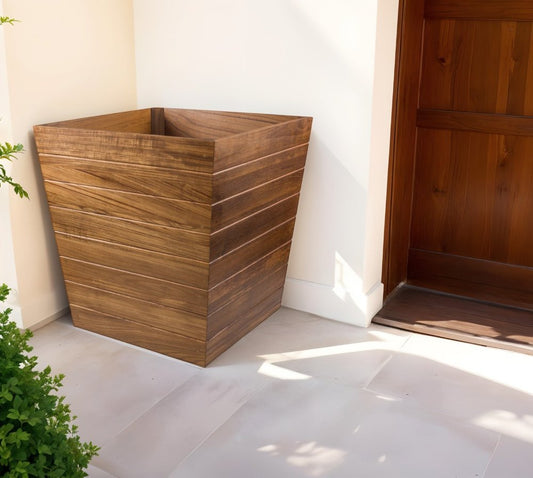 Jardinera cuadrada de madera maciza marrón de 21" para interior y exterior