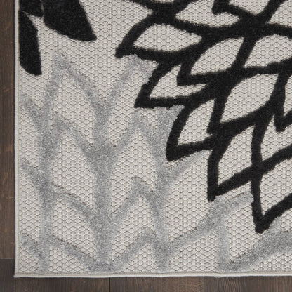 10' Black And White Indoor Outdoor Runner Rug