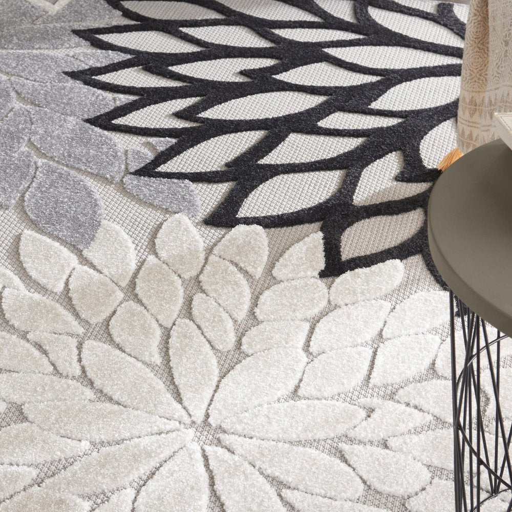 10' X 13' Black And White Floral Indoor Outdoor Area Rug