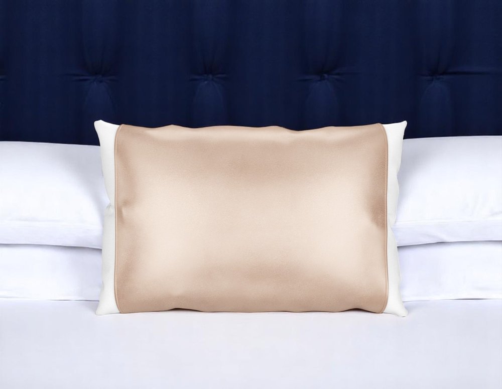 Funda de almohada de seda color champán con extremos abiertos