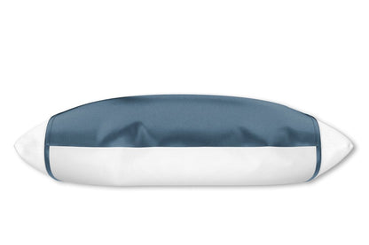 Funda de almohada de seda azul con extremos abiertos