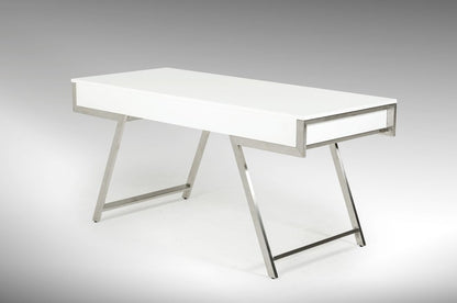 Escritorio blanco y plateado de 63" con tres cajones