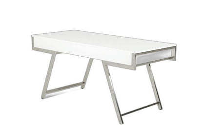 Escritorio blanco y plateado de 63" con tres cajones