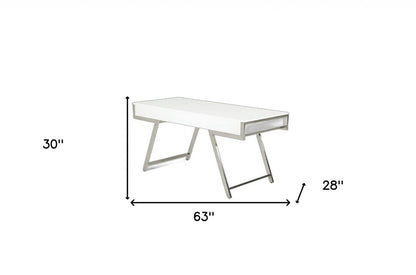Escritorio blanco y plateado de 63" con tres cajones