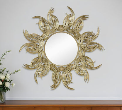 Espejo decorativo abstracto dorado con marco de hierro y diseño de rayos de sol de 37"