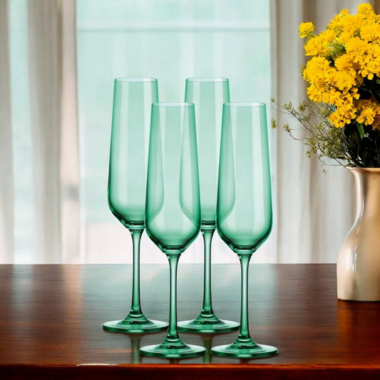 Juego de cuatro flautas de cristal verde con forma estrecha y tallo
