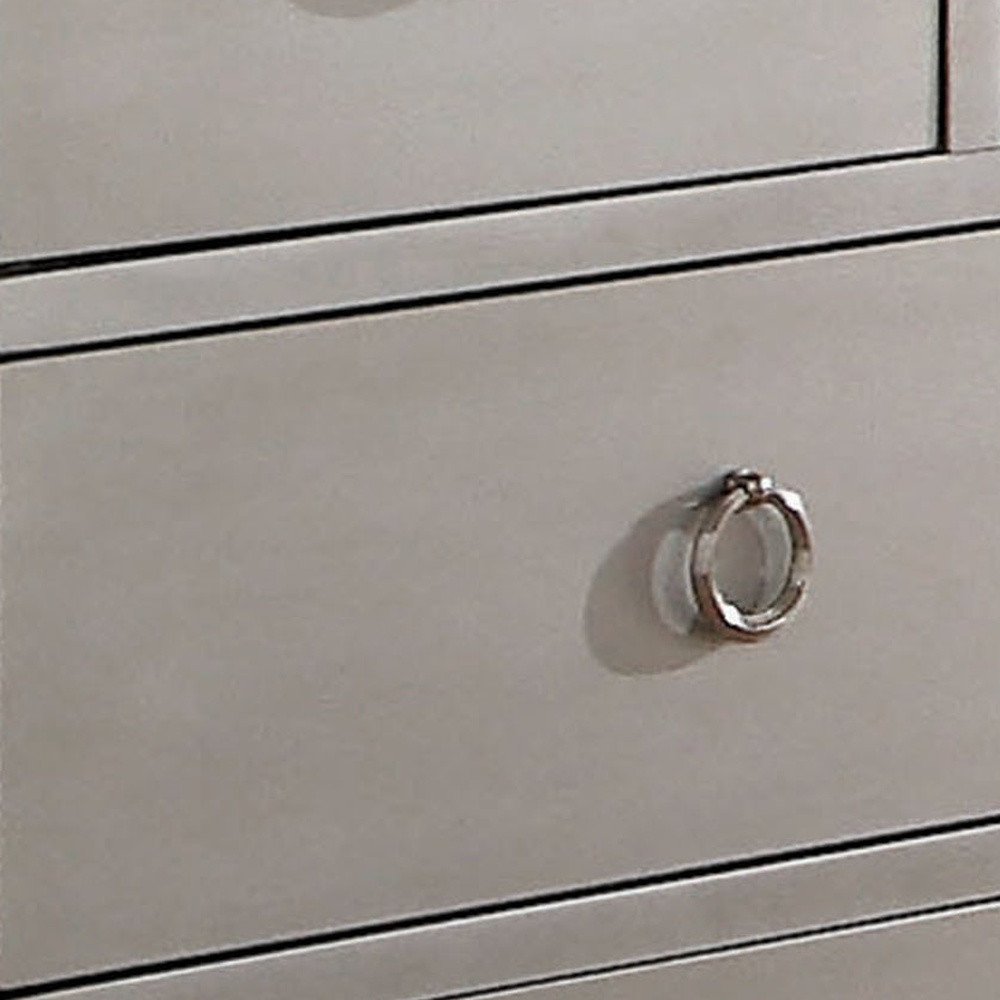 Cómoda triple de siete cajones de madera maciza y manufacturada color platino de 57"