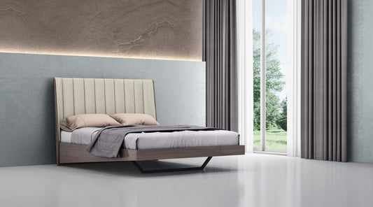 Estructura de cama Queen tapizada en piel sintética gris y brillo marfil