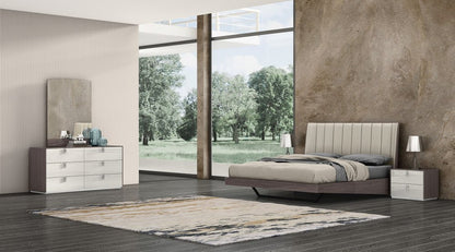 Estructura de cama Queen tapizada en piel sintética gris y brillo marfil