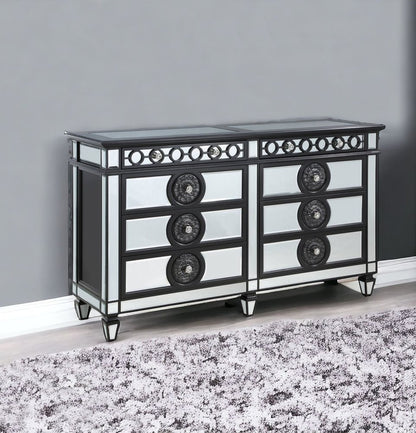 Cómoda doble de 68" con ocho cajones, de madera maciza fabricada en negro y plateado, con espejo