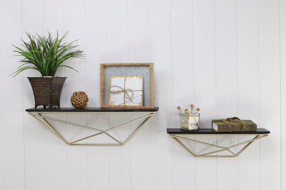 Juego de dos estantes de pared modernos de madera y metal, en negro y dorado.