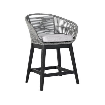 Silla de bar para exteriores de 38" de madera maciza gris claro con respaldo bajo y reposapiés