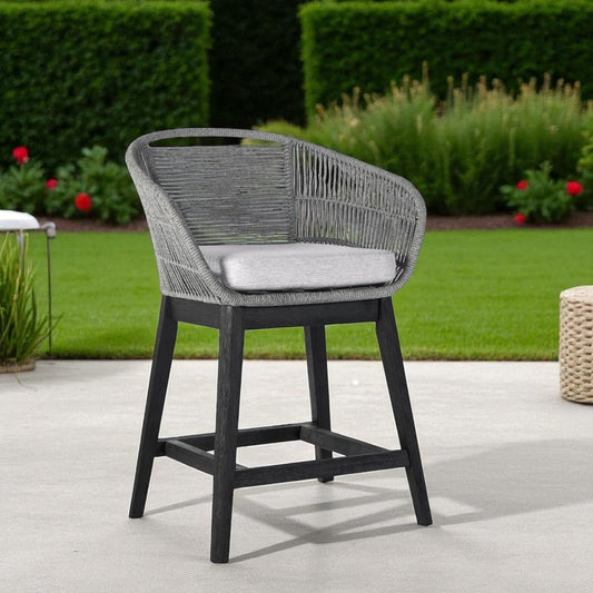 Silla de bar para exteriores de 38" de madera maciza gris claro con respaldo bajo y reposapiés