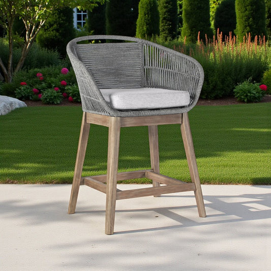 Silla de bar para exteriores de 38" de madera maciza gris claro con respaldo bajo y reposapiés