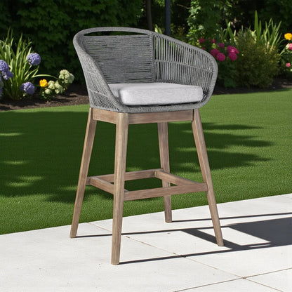 Silla de bar para exteriores de madera maciza gris de 43" con respaldo bajo y reposapiés