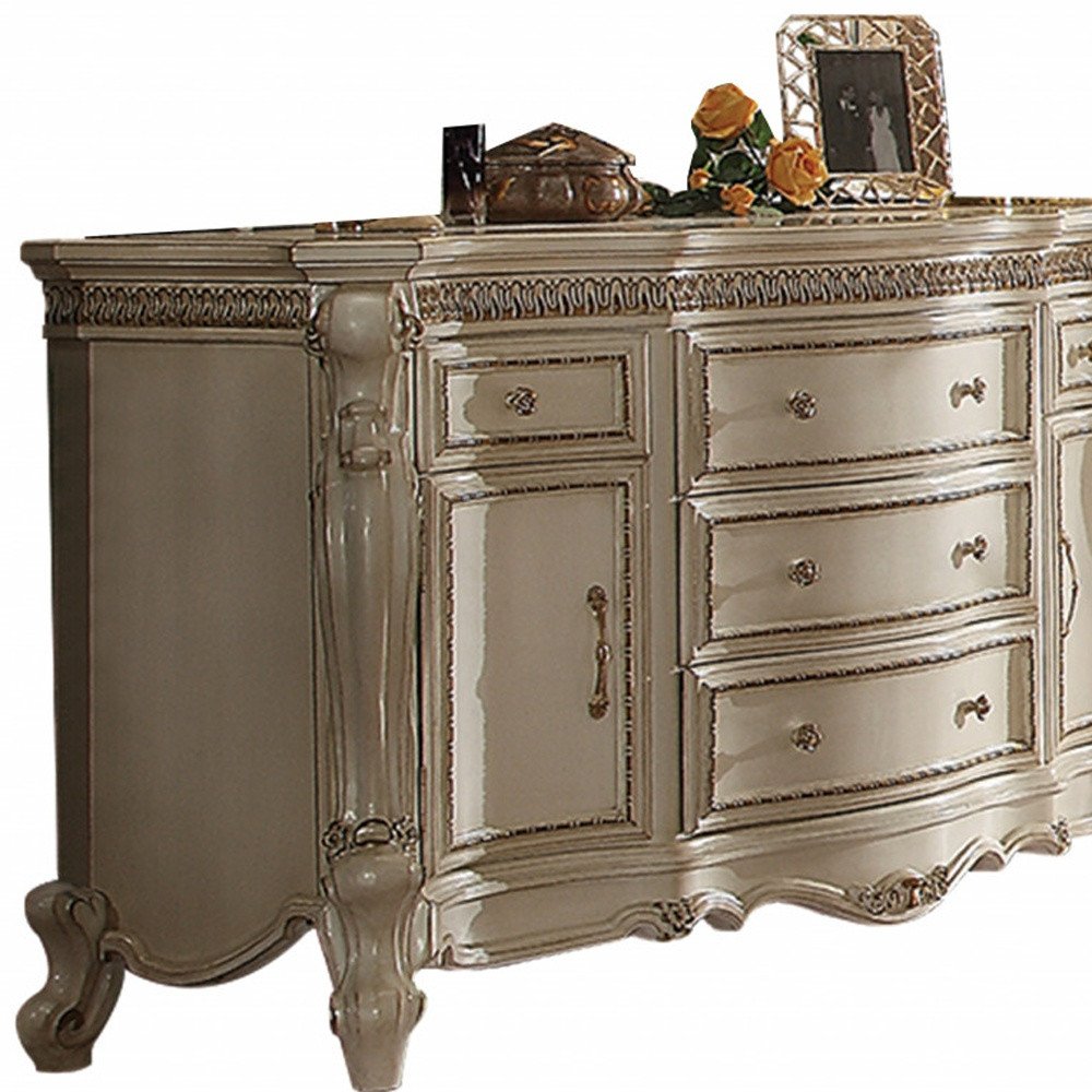 Cómoda triple de cinco cajones de madera maciza y manufacturada color perla de 69"
