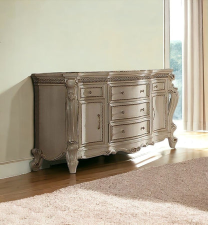 Cómoda triple de cinco cajones de madera maciza y manufacturada color perla de 69"