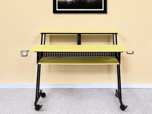 Escritorio para computadora amarillo y negro de 47"