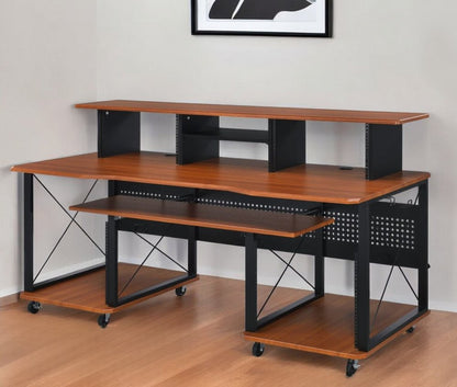 Escritorio para computadora con ruedas de madera y metal marrón y negro de 72"