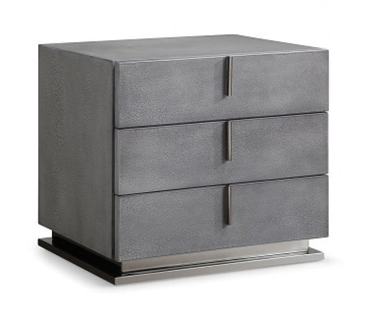Mesita de noche de tres cajones de madera maciza y manufacturada de 22" en color gris