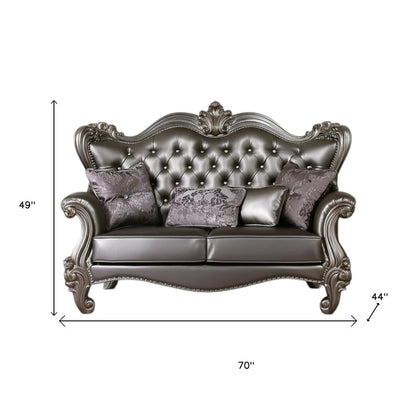 Loveseat de 70" de piel sintética color plata y platino y cojines decorativos