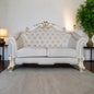 Loveseat de terciopelo bicolor marfil y perla de 66" y cojines decorativos