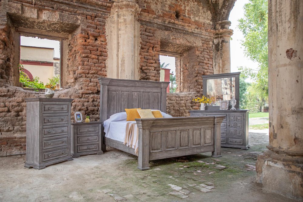 Cómoda de cinco cajones de madera maciza gris de 37"