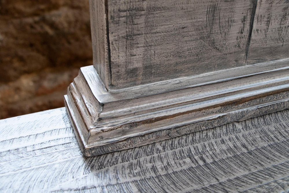 Cómoda de cinco cajones de madera maciza gris de 37"