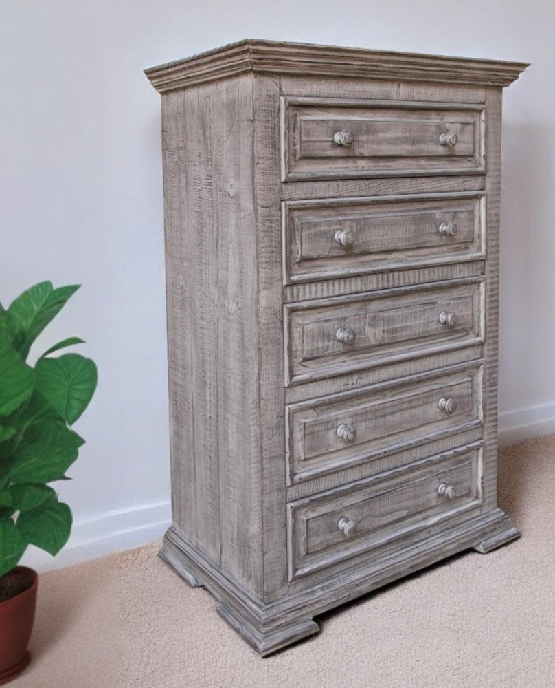 Cómoda de cinco cajones de madera maciza gris de 37"