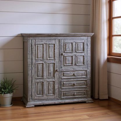 Cómoda de cinco cajones de madera maciza gris de 37"