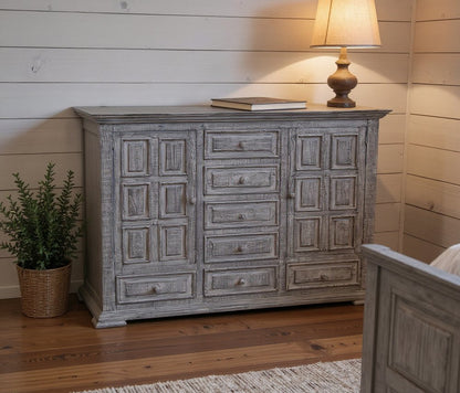 Cómoda de cinco cajones de madera maciza gris de 37"
