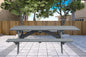 Mesa de picnic al aire libre de madera maciza gris con agujero para sombrilla