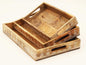 Juego de tres bandejas rectangulares de madera maciza natural con diseño floral, hechas a mano y con asas.