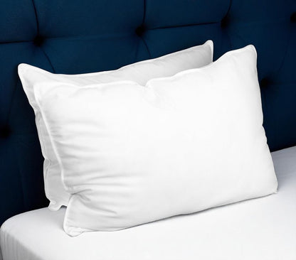 Juego de dos almohadas de microfibra hipoalergénicas tamaño king con relleno alternativo de plumón.