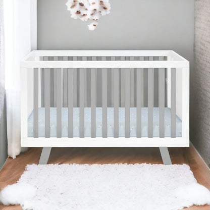 Cuna convertible tres en uno estándar de madera maciza y manufacturada en gris y blanco