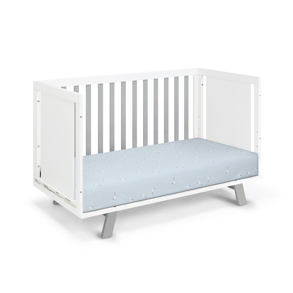 Cuna convertible tres en uno estándar de madera maciza y manufacturada en gris y blanco