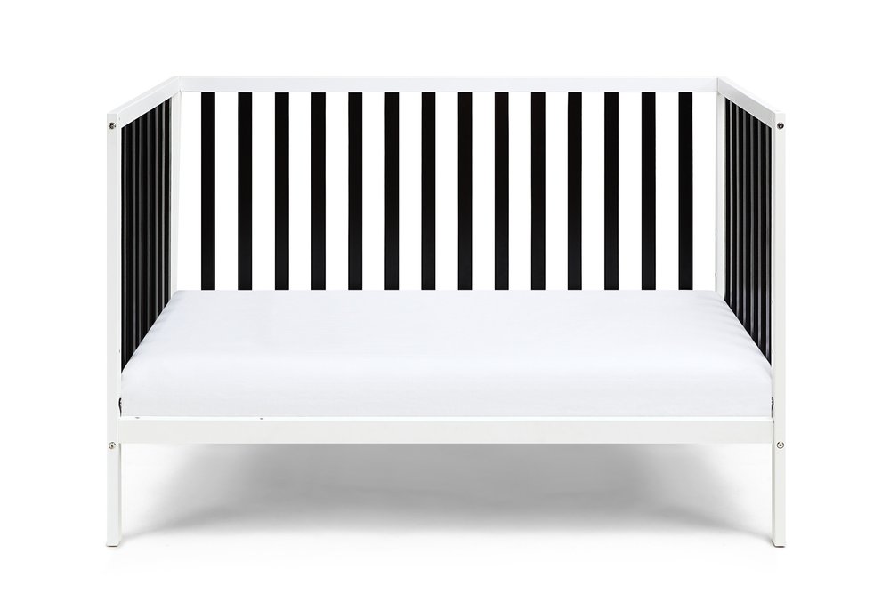 Cuna convertible tres en uno estándar de madera maciza y manufacturada en blanco y negro