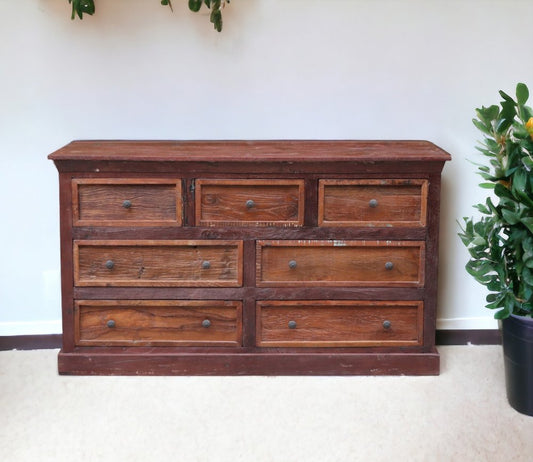Cómoda doble de 64" de madera maciza y recuperada envejecida marrón con siete cajones