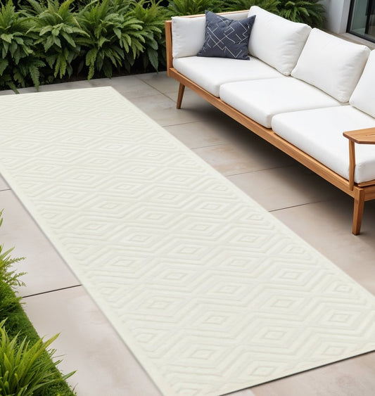10' Ivory And White Geometric Indoor Outdoor Runner Rug