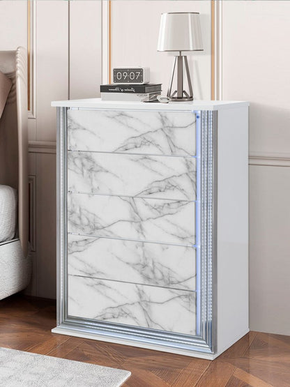 Cómoda de cinco cajones iluminada de 49" con imitación de mármol blanco y plateado