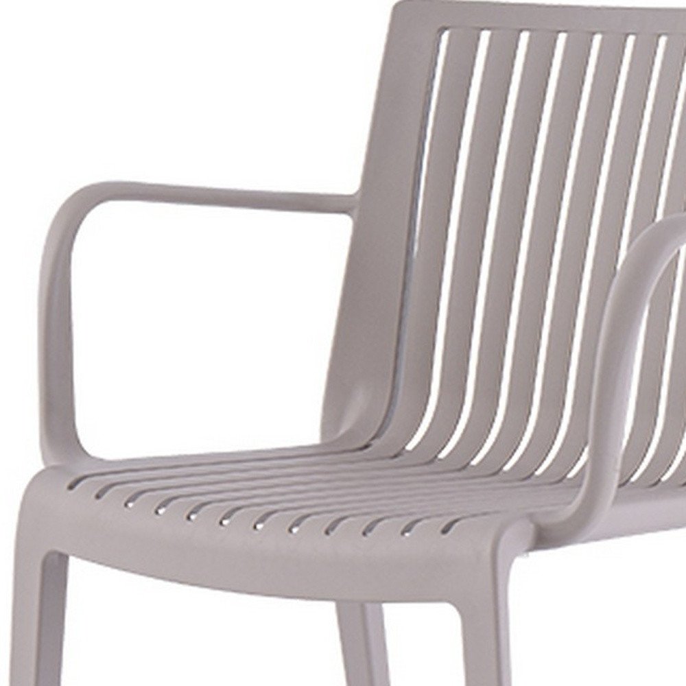 Juego de cuatro sillas apilables para exteriores de plástico resistente color topo de 22"