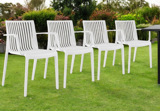 Juego de cuatro sillas apilables para exteriores de plástico resistente de 22" en color blanco