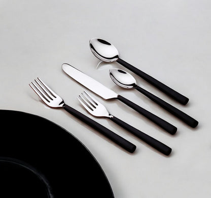 Juego de mesa de cinco piezas de acero inoxidable negro mate forjado a mano