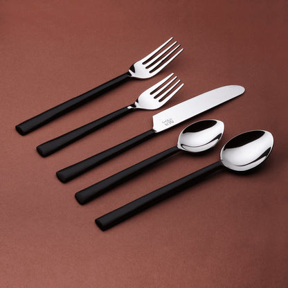 Juego de mesa de cinco piezas de acero inoxidable negro mate forjado a mano