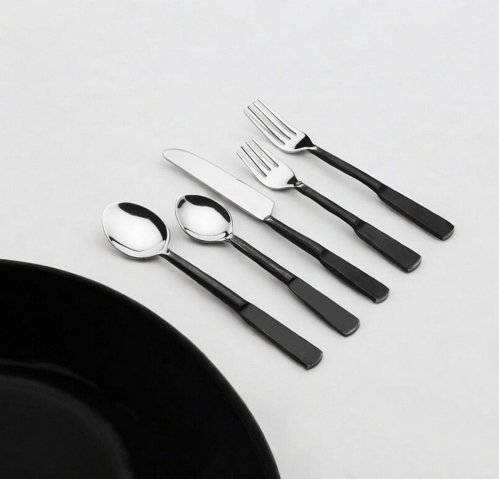 Juego de mesa de cinco piezas de acero inoxidable negro mate forjado a mano