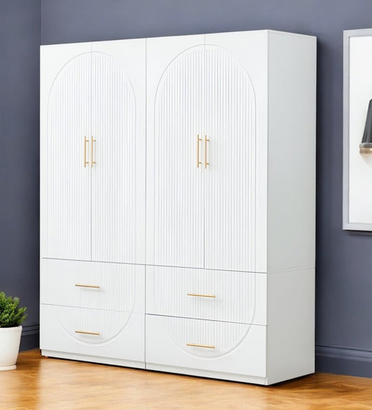 Cómoda combinada de cuatro puertas y cuatro cajones con diseño geométrico tallado en blanco de 74"